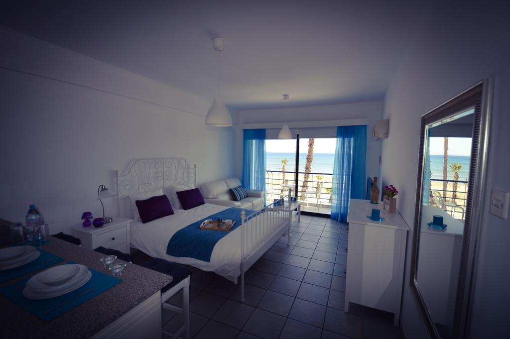 Krasas Beach Apartment Rentals Larnaca Room photo